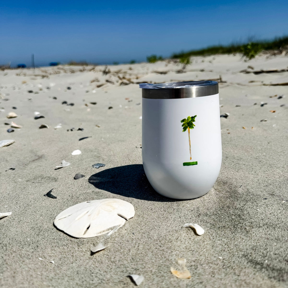 Coastal wine tumbler with double-wall insulation and slide-top lid—keeps drinks cold for 12 hours with coastal charm.